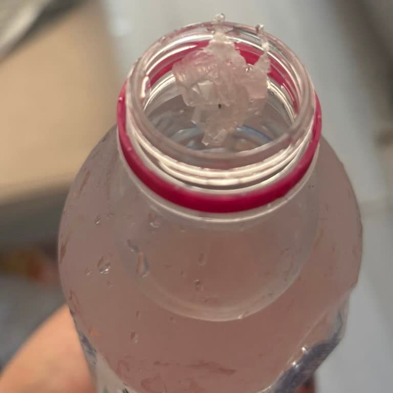 Fuska Pet Şişe Suyunda Yabancı Cisim Şoku: Sağlığımız Tehlikede!