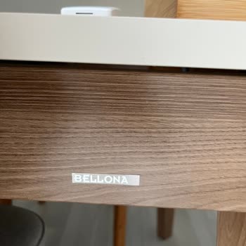 Yeni Alınan Masada Kabarma Ve İlgisiz Müşteri Hizmetleri