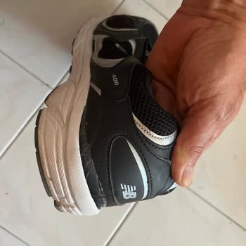 Aldığım Sneaker'ın Tabanı İlk Kullanımda Ayrıldı, Firma Dönüş Yapmıyor