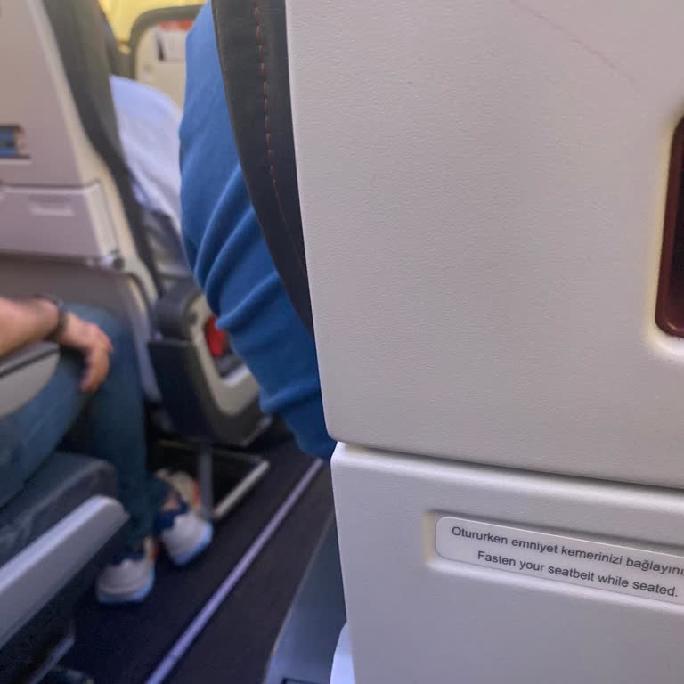 Ajet Uçuşunda Rötar Ve Bilgilendirme Eksikliği Nedeniyle Mağduriyet Yaşadım