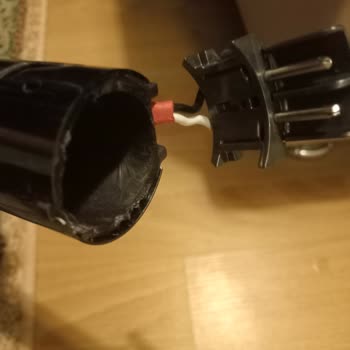 Garanti Kapsamındaki Dyson V12 Süpürgemin Boru Başlığı Aniden Kırıldı, Mağdur Oldum