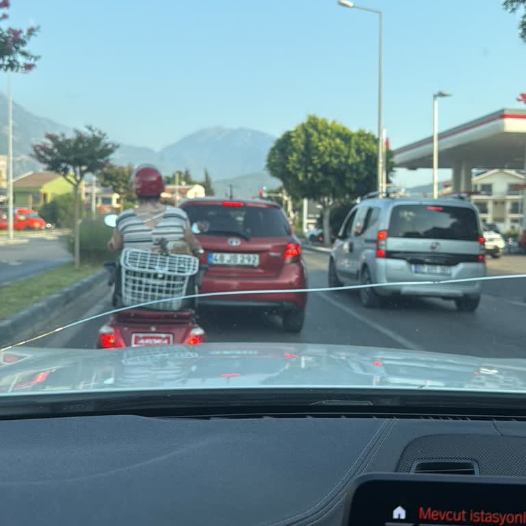 Referans Sigorta Cam Değişimi İçin Haftalardır Çözüm Sunmuyor, Mağdurum