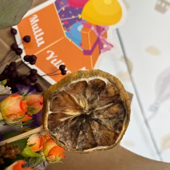 Hediye Olarak Gönderilen Çiçek Solmuş Ve Küflü Teslim Edildi