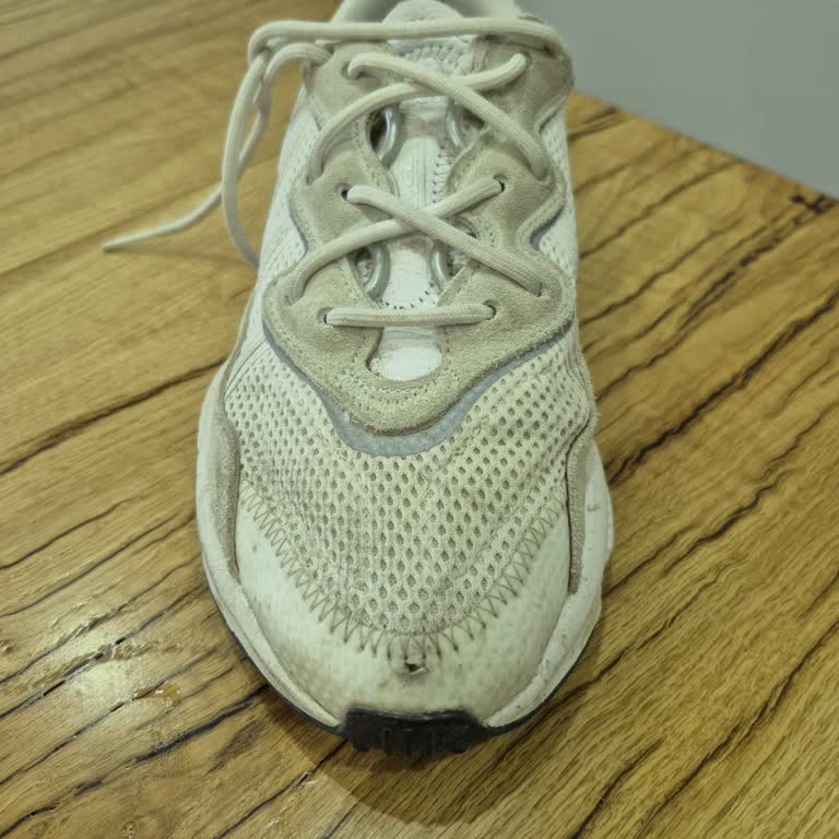 Az Kullanılmış Ayakkabıda File Yırtılması Ve Çözüm Sunulmaması