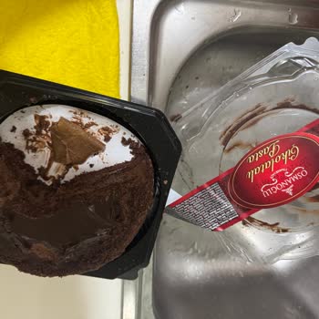 BİM Osmanoğlu Pastasının İçerisinden Yabancı Madde Çıktı