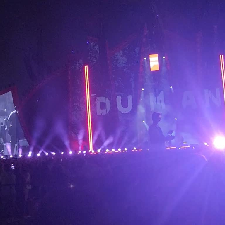 Konserde Drone Operatörü Nedeniyle Sahneyi Göremedik