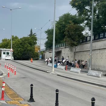 Altınsoy Caddesinde Seyyar Satıcıların Yarattığı Hijyen Ve Gürültü Sorunu Bitmiyor