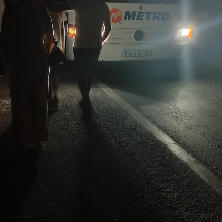Gece Yarısı Arızalanan Otobüste Saatlerce Mahsur Kaldık, Destek Alamadık