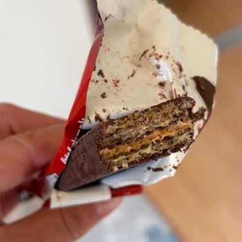 Torku Çikolatalı Gofretlerde Tat Ve Sertlik Problemi