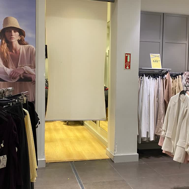 Koton Serdivan AVMde Sürekli Kapalı Prova Odaları Nedeniyle Alışveriş Yapamamak