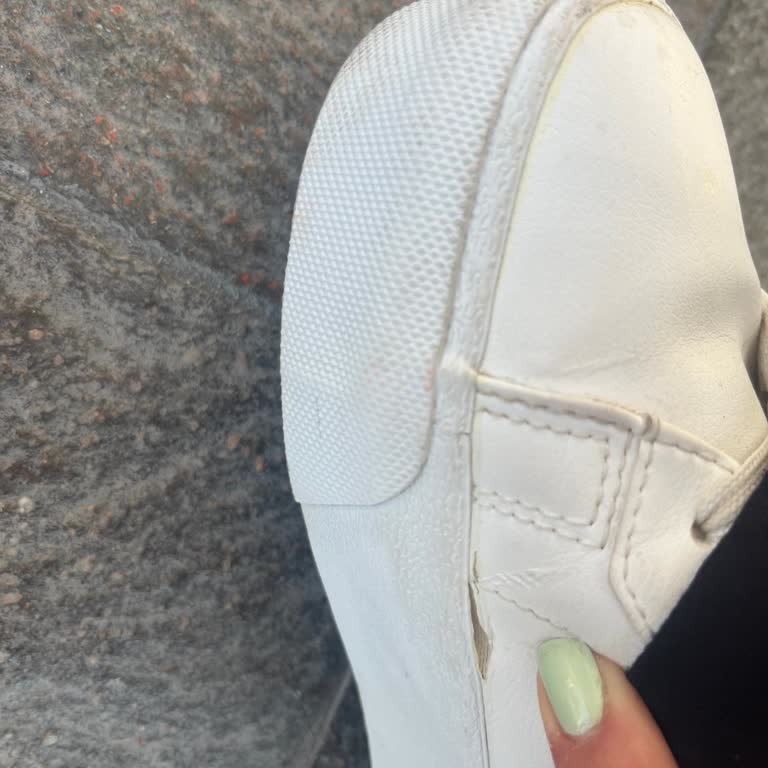 Aldığım Ayakkabı Bir Ay Dolmadan Yırtıldı