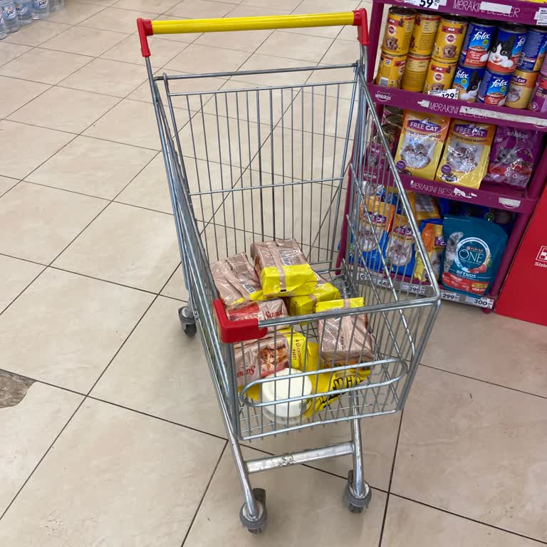 Şok Market'te Raf Etiketi Eksikliği Ve Çalışanların Duyarsızlığı