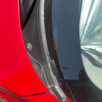 BMW 118i Ön Cam Fitili Eridi, Su Sızıntısı Ve Mağduriyet Yaşıyorum