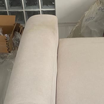 Yeni Teslim Edilen Koltuk Takımında Beklenmedik Sarı Lekeler Ve Belirsiz Çözüm Süreci