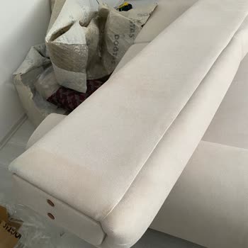 Yeni Teslim Edilen Koltuk Takımında Beklenmedik Sarı Lekeler Ve Belirsiz Çözüm Süreci