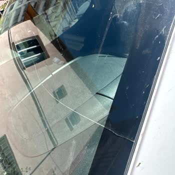 Sıfır Araçta Sebepsiz Ön Cam Çatlağı Ve Garanti Sorunu