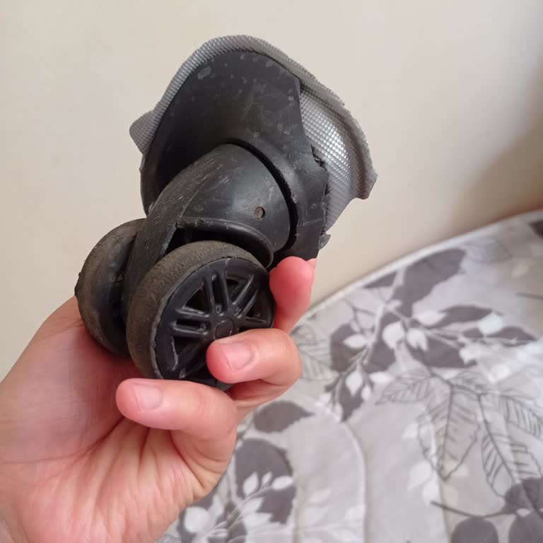 Ajet Uçuşunda Valizimin Tekeri Kırıldı, Değişim Talebim Karşılanmadı