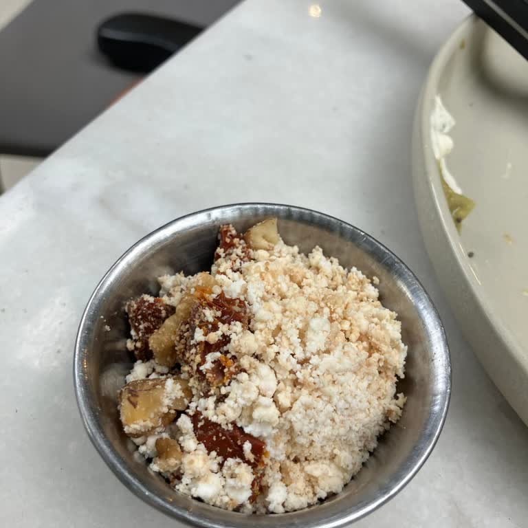 Voi Cafe Suadiye Şubesinde Bayat Ürünler Ve İlgisiz Personel Nedeniyle Yaşanan Mağduriyet