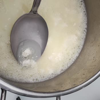 Süt Kalitesiz Çıktı, Mağaza Çalışanı Çözüm Yerine Suçladı Ve İlgisiz Davrandı