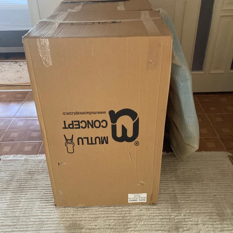 Eksik Masa Ayağı Nedeniyle Teslimat Gecikti, Yaşam Alanımız Kısıtlandı