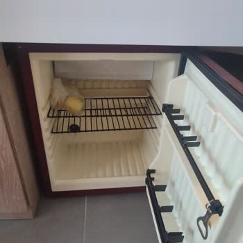 ETS Turda Rezervasyon Fotoğrafları Yanıltıcı Ekonomi Oda Ana Binadan Tamamen Ayrı Çıktı