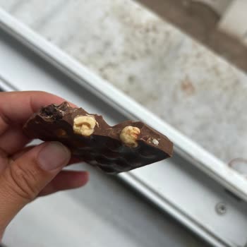 Aldığım Çikolatada Kurt Çıktı Mağduriyetimin Giderilmesini İstiyorum