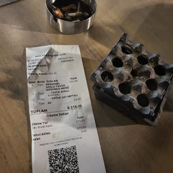 Dürümle Hijyen Eksikliği ve İlgisiz Çalışanlar Nedeniyle Kaşmir Şubesinde Kötü Deneyim Yaşadım