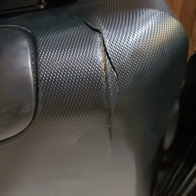 Bavul Hasarı Sonrası İnternetten İşlem Yapılamıyor, Havalimanında Uğraştırıyorlar