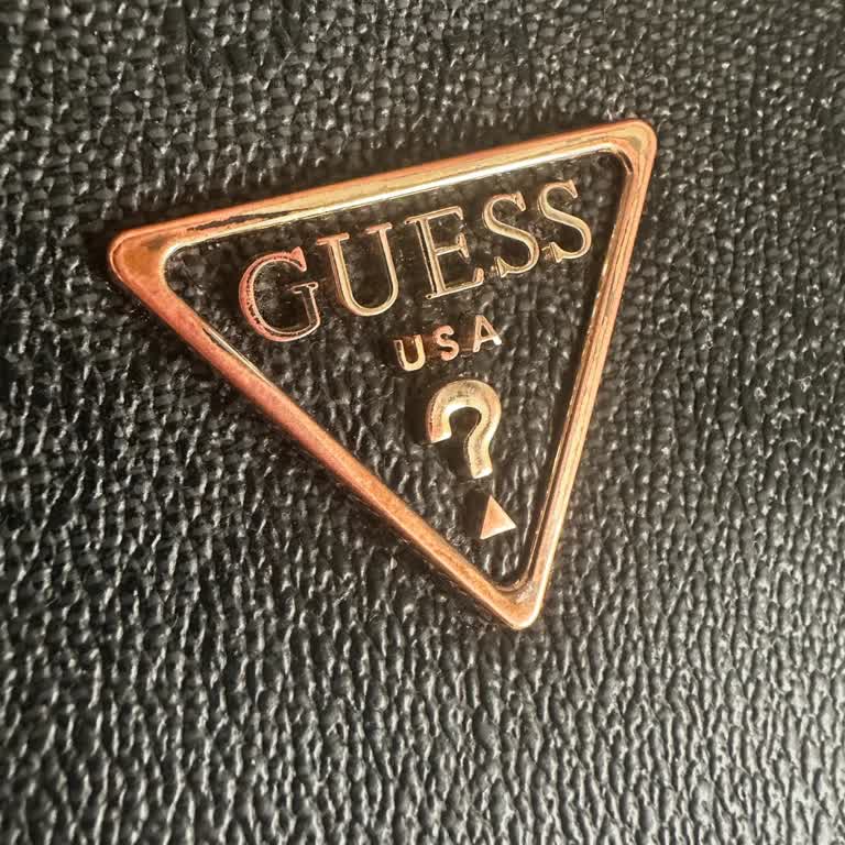 Guess Çantada Logo Renginde Solma Ve Değişim Sorunu