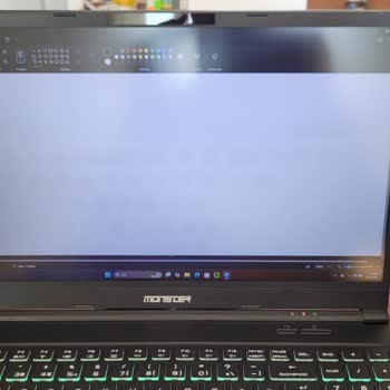 Monster Abra A5 Dizüstü Bilgisayar Ekranında Klavye İzleri Oluştu