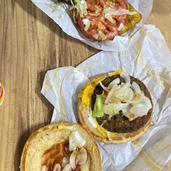 Soğuk Ve Özensiz Hamburger Siparişi Hayal Kırıklığı Yarattı
