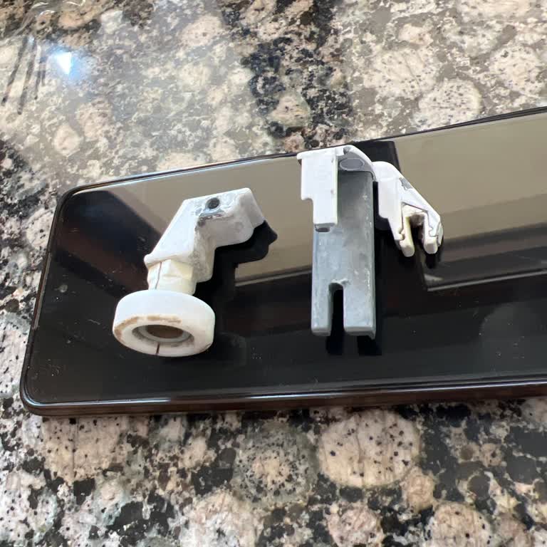 Hüppe Duşakabin İçin Yedek Parça Bulunamıyor, Yetkili Servise Ulaşılamıyor