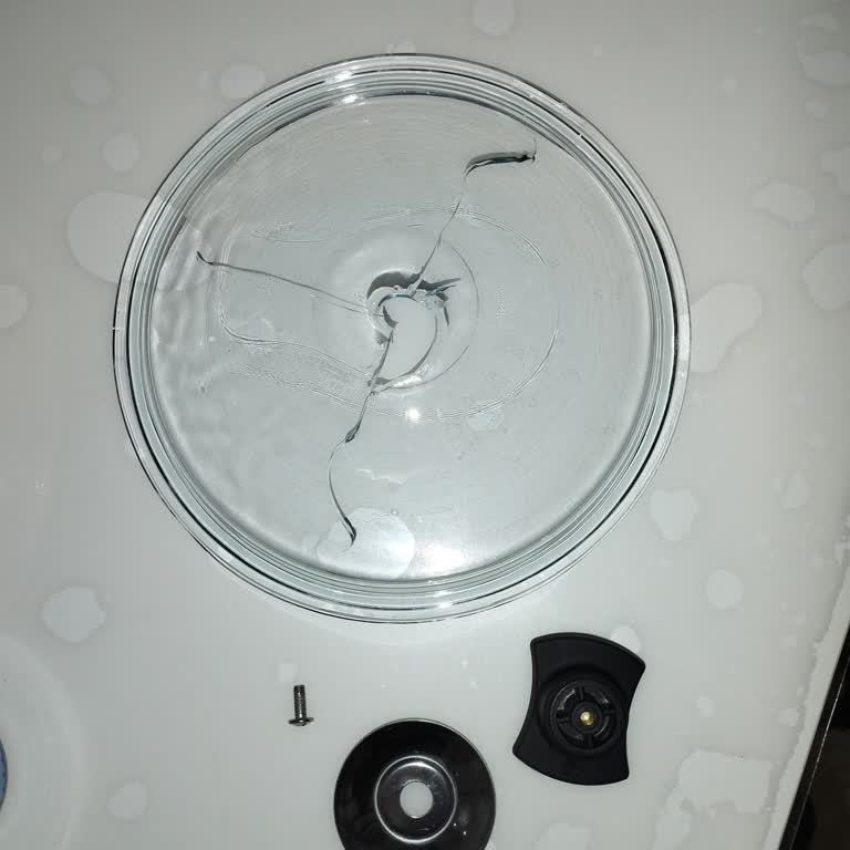 Kırık Tencere Kapağı İçin Çözüm Bulamıyorum, Mağaza Ve Müşteri Hizmetleri Arasında Kaldım