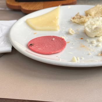 Elizinn Pastanesi'nde Hijyen Eksikliği Ve İlgisiz Personel Mağduriyeti