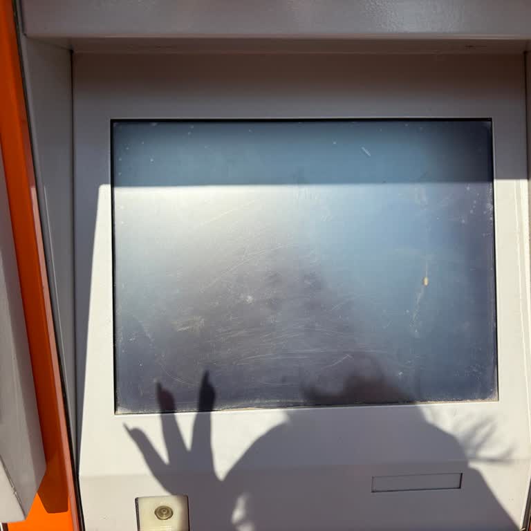 Kargo Otomatı Ekran Sorunu Nedeniyle Teslimat Yapılamıyor