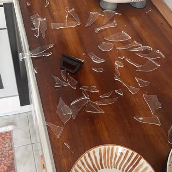 Schafer Granit Tencere Setinin Kapağı Patladı, Kaplama Soyuluyor