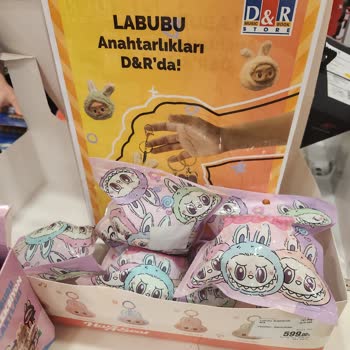 D&R'da Orijinal Olmayan Labubu Peluş Anahtarlık Satışı Şaşkınlığı