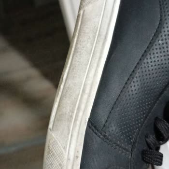 Deichmann Mağazasında Kaplama Garantisi Sorunlu, Kirli Ayakkabıya Çözüm Yok