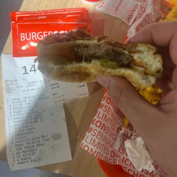 Küçük Porsiyon Ve Yetersiz Hizmet Nedeniyle Memnuniyetsizlik