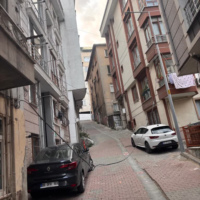 Uzun Süredir Onarılmayan Hasarlı İnternet Kablosu Ve Hizmet Kesintisi