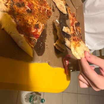 Domino's Konyalım Pizza'da Malzeme Eksikliği Ve Hayal Kırıklığı