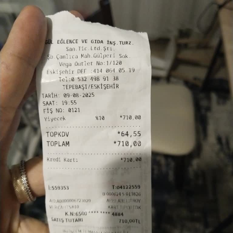 Tavuk Dünyası'nda Yemeğimden Çıkan Kağıt Parçası Ve İlgisiz Personel