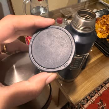 Amazon Kendi Deposundan Kullanılmış Stanley Gönderdi