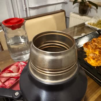 Amazon Kendi Deposundan Kullanılmış Stanley Gönderdi