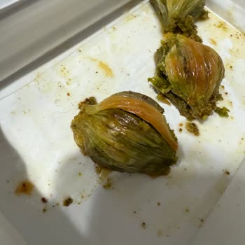 Midye Tatlısında Kıl Şoku: Hijyen Sorunu Ve Ücret İadesi Talebi