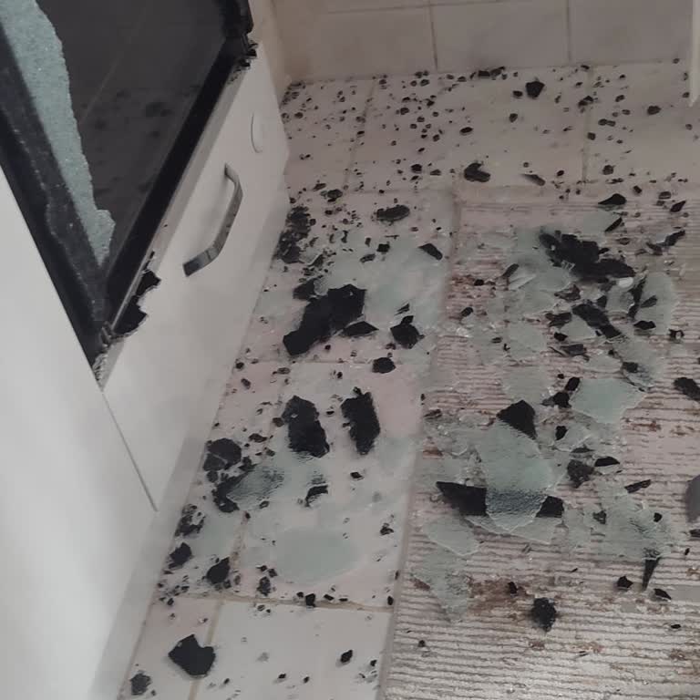 Beko Fırının Camı Patladı, Güvenlik Sorunu Yaşadım