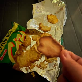 Aldığım Ülker Çizi Krakerlerin Üçü De Yanık Çıktı Tadı Ve Görüntüsü Bozuldu