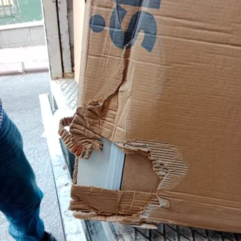 Kırık Gelen Gardırop, İlgisiz Müşteri Hizmetleri Ve Uzayan Teslimat Süreci