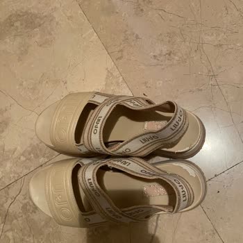 Kısa Sürede Soyulan Sandalet Tabanı Ve Yetersiz Garanti Süreci