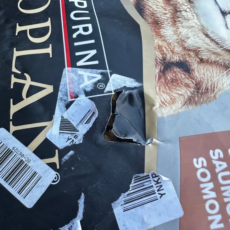 Hasarlı Kedi Maması Gönderildi, Müşteri Hizmetlerinden Dönüş Alamıyorum